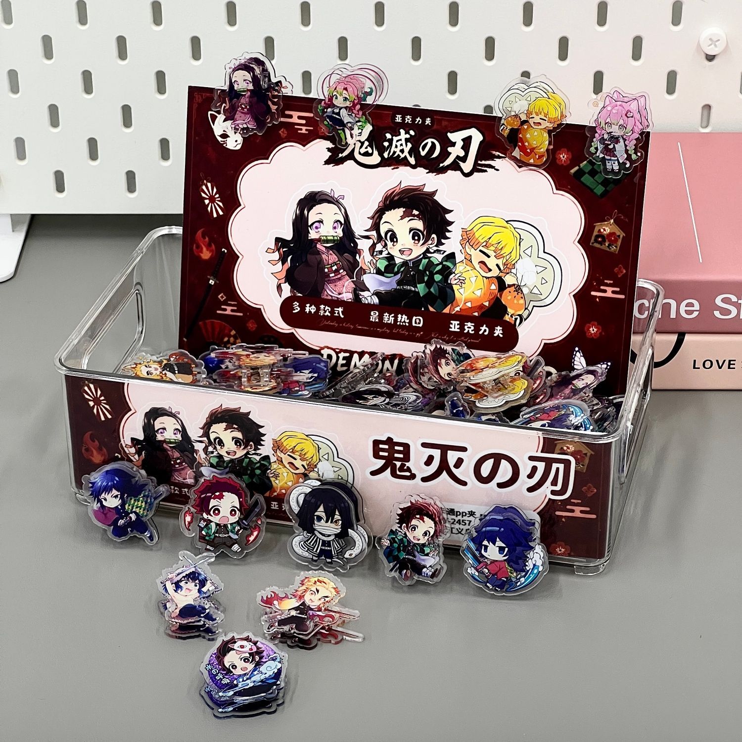 Volledige doos met Demon Slaye - Anime Merchandise Box recensie en prijs